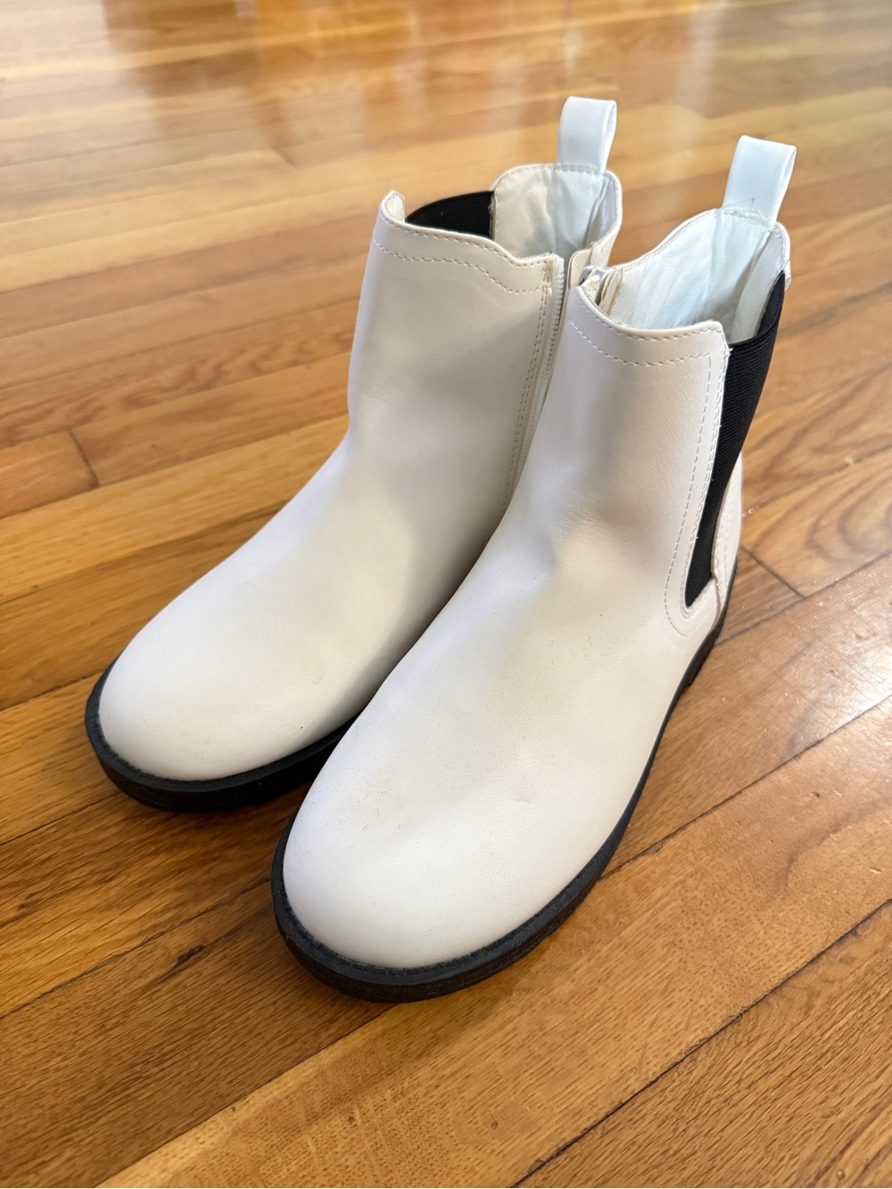 Mia White Chelsea Boots Girl's Size 4M